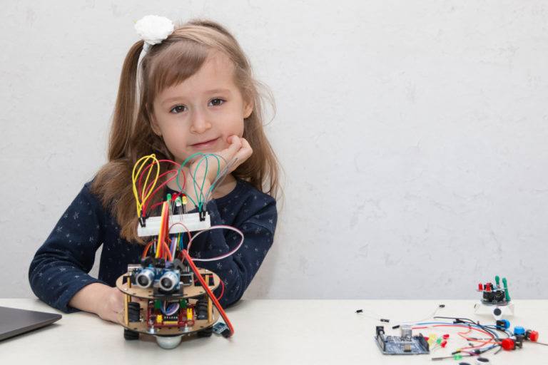 لماذا يجب على طفلك تعلُم آردوينو Arduino 2023